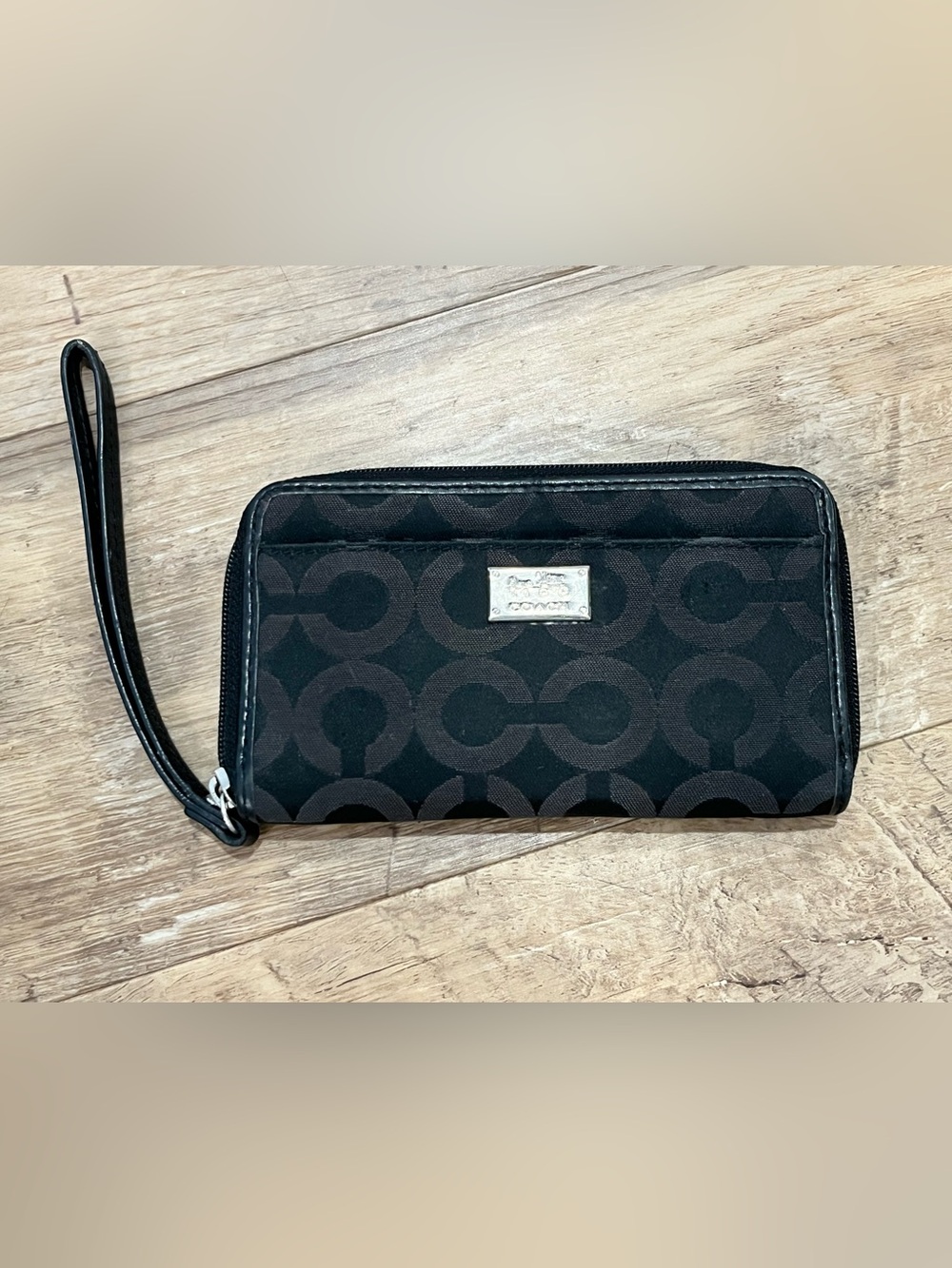 Vintage Coach Black Quilted Signature Wristlet with Silver Plaque